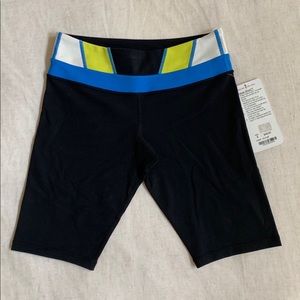NWT Lululemon Reversible GROOVE SHORTS Size 6 TALL